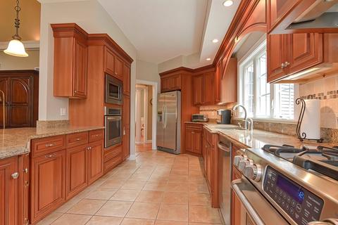 64 Hewitt Dr, Raynham, MA 02767 photo 7