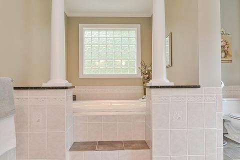 64 Hewitt Dr, Raynham, MA 02767 photo 18