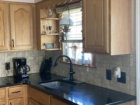 37 Pilgrim Rd, Springfield, MA 01118 photo 8