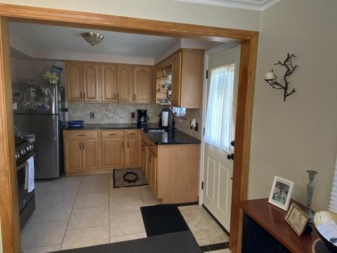 37 Pilgrim Rd, Springfield, MA 01118 photo 11