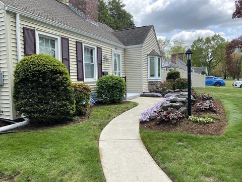 37 Pilgrim Rd, Springfield, MA 01118 photo 3