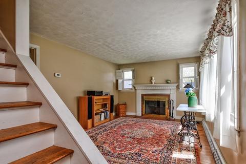 32 Bailey St, Worcester, MA 01602 photo 2