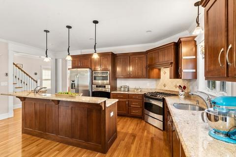 439 Appleton St, Arlington, MA 02476 photo 5