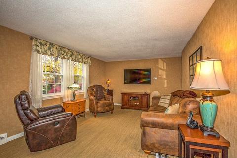 67 Plumtree Cir, Springfield, MA 01118 photo 3