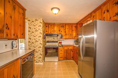 67 Plumtree Cir, Springfield, MA 01118 photo 9