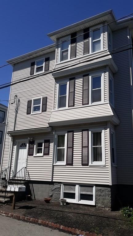 18 Augustus St, Fall River, MA 02721 photo 4