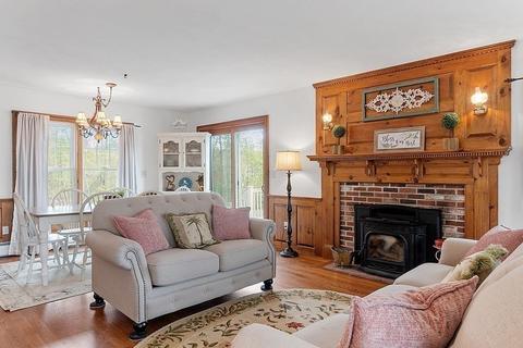 8 Jonathan Ln, Townsend, MA 01474 photo 9