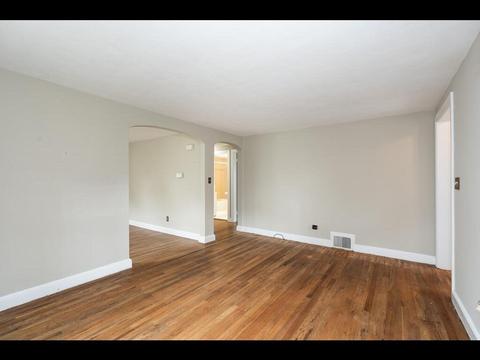 51 Oregon St, Springfield, MA 01118 photo 4