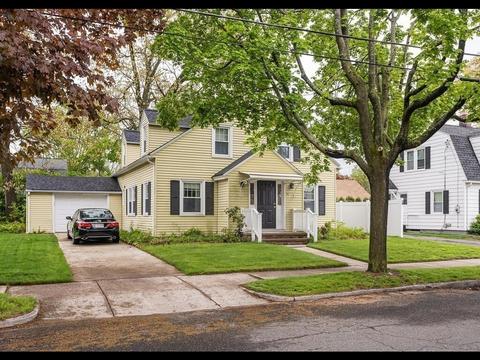 51 Oregon St, Springfield, MA 01118 photo 2