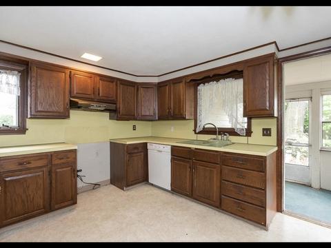 51 Oregon St, Springfield, MA 01118 photo 8
