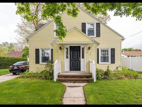 51 Oregon St, Springfield, MA 01118 photo 1