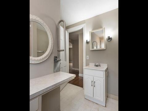 51 Oregon St, Springfield, MA 01118 photo 11