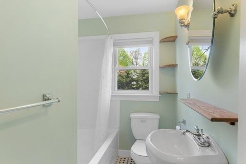 20 Acushnet Ave, Worcester, MA 01606 photo 12