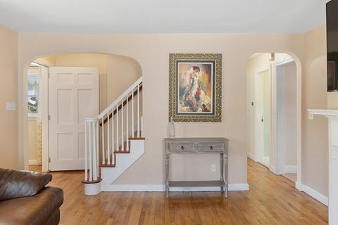 20 Acushnet Ave, Worcester, MA 01606 photo 17