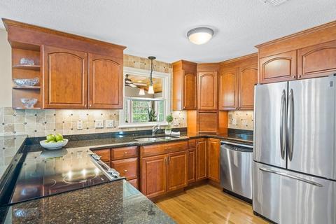 5 Windemere Dr, Andover, MA 01810 photo 4