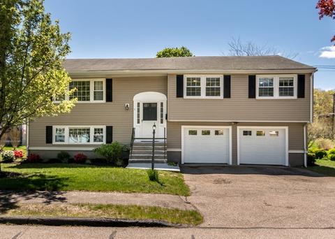 11 Hewitt Cir, Needham, MA 02494 photo 1