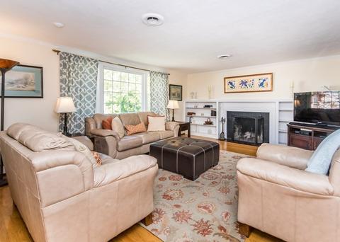 11 Hewitt Cir, Needham, MA 02494 photo 2