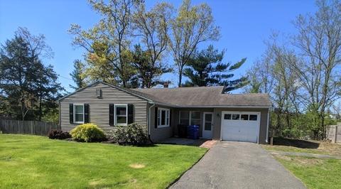123 Garvey Dr, Springfield, MA 01109 photo 2