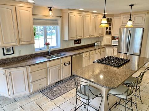4 Blackthorn Dr, Worcester, MA 01609 photo 8