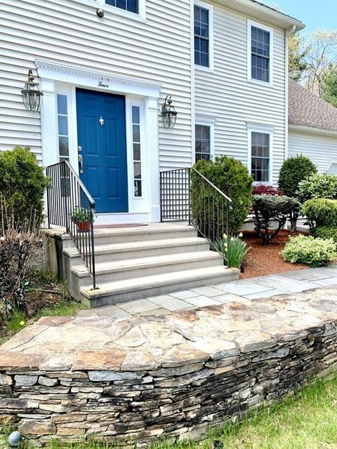 4 Blackthorn Dr, Worcester, MA 01609 photo 2