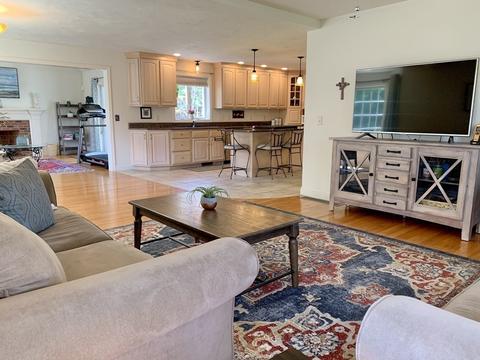 4 Blackthorn Dr, Worcester, MA 01609 photo 3
