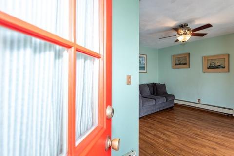 9 Maple St, Gloucester, MA 01930 photo 3