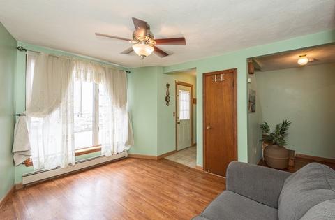 9 Maple St, Gloucester, MA 01930 photo 5