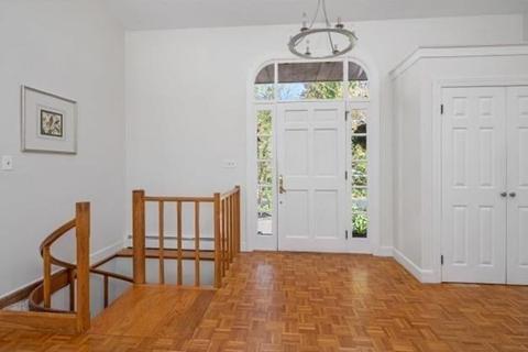 4 Cushing St, Hingham, MA 02043 photo 5