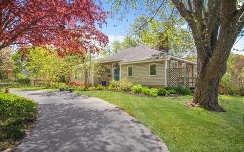 4 Cushing St, Hingham, MA 02043 photo 3