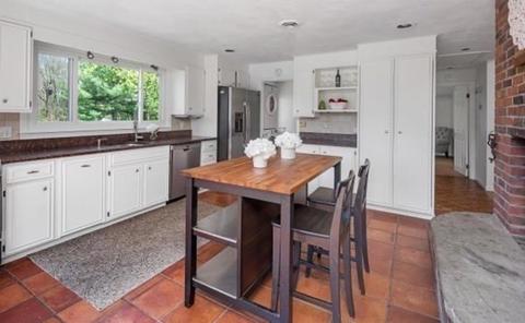 4 Cushing St, Hingham, MA 02043 photo 9