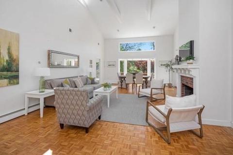 4 Cushing St, Hingham, MA 02043 photo 6