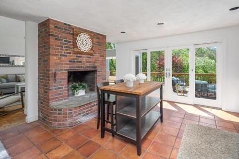 4 Cushing St, Hingham, MA 02043 photo 11