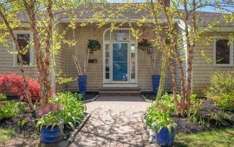 4 Cushing St, Hingham, MA 02043 photo 4
