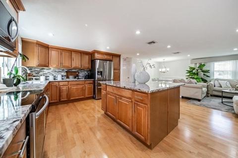 7 Spring St, Danvers, MA 01923 photo 5