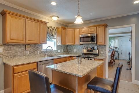 27 Hamilton St, Lawrence, MA 01841 photo 3