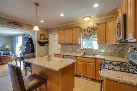 27 Hamilton St, Lawrence, MA 01841 photo 4