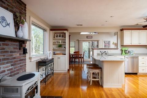 109 Kilby St, Hingham, MA 02043 photo 5
