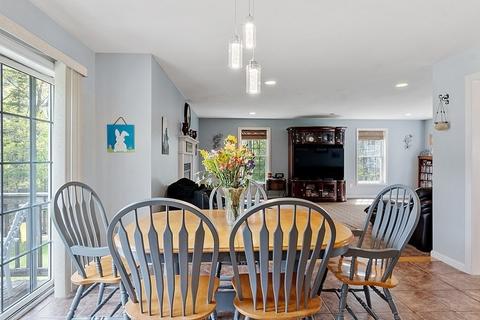 44 Stonepost Rd, Pelham, NH 03076 photo 11