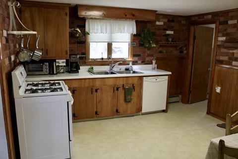 25 Hyde St, Danvers, MA 01923 photo 5