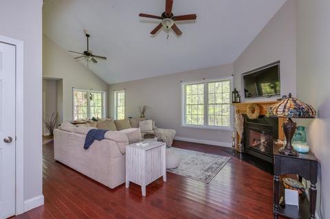 47 Frontier Dr, Pelham, NH 03076 photo 11