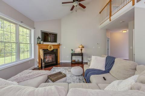47 Frontier Dr, Pelham, NH 03076 photo 5