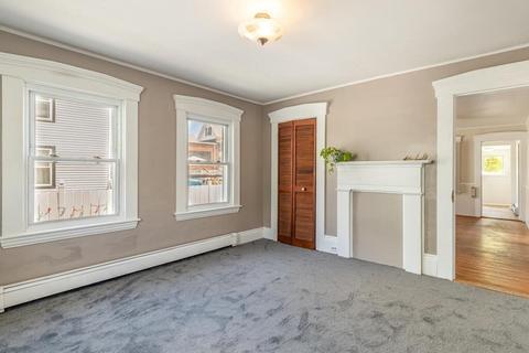 8 Mansfield St, Gloucester, MA 01930 photo 3