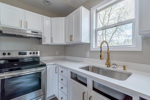 105 Joan St, Springfield, MA 01129 photo 32