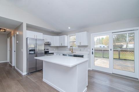 105 Joan St, Springfield, MA 01129 photo 18