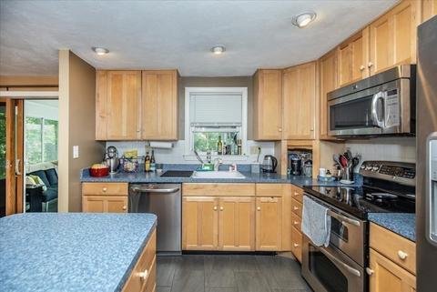 142 Spring St, Stoneham, MA 02180 photo 10