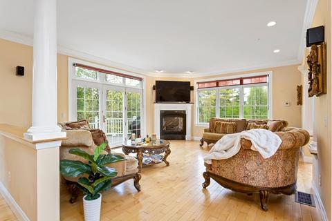 121 Fall Ln, Franklin, MA 02038 photo 3