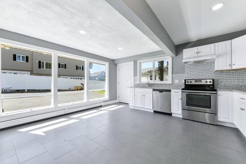 101 Bradford St, Everett, MA 02149 photo 3