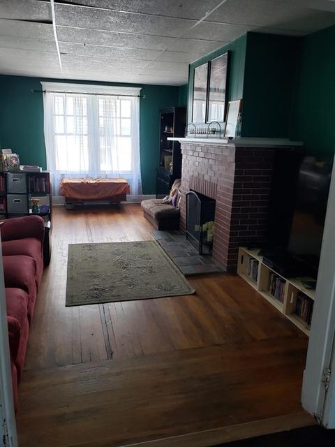 11 Crown St, Springfield, MA 01108 photo 2