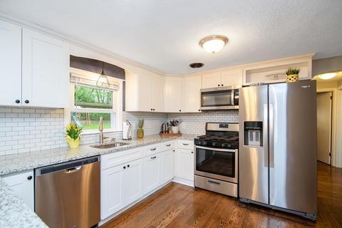 715 Plumtree Rd, Springfield, MA 01118 photo 5