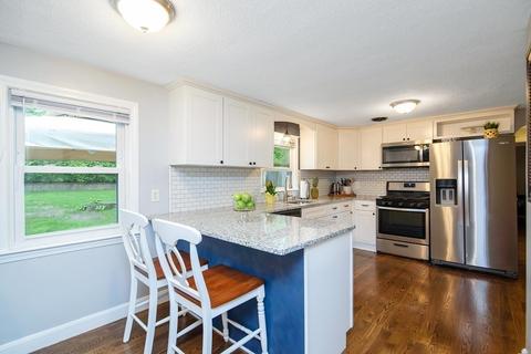 715 Plumtree Rd, Springfield, MA 01118 photo 4